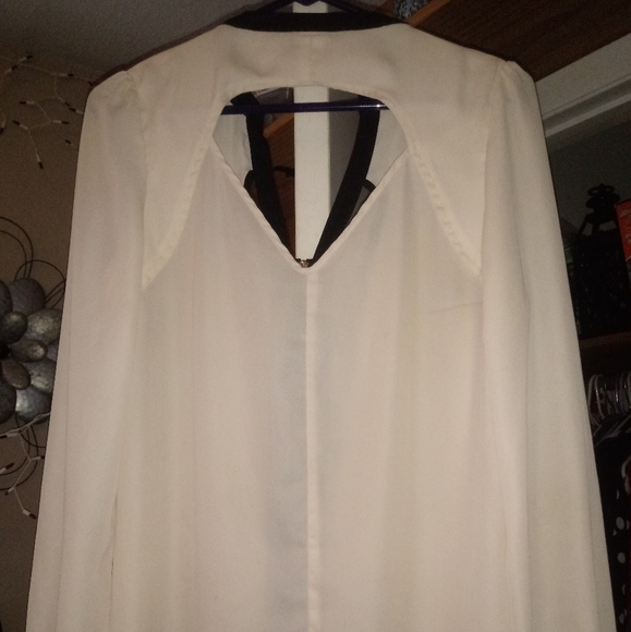 Cutout Blouse💥 - Picture 2 of 4